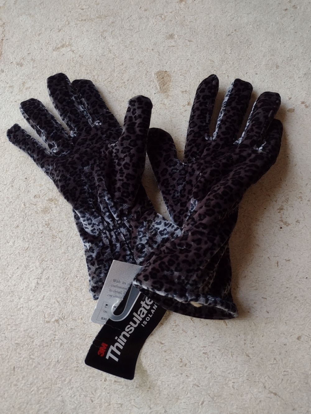 Croft & Barrow Gray Animal Cheetah Print Velvet Gloves
